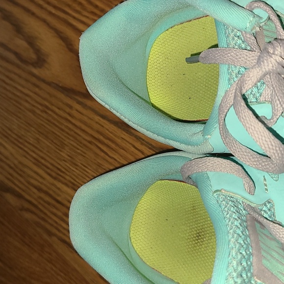 Nike Shoes - Picture 7 of 7